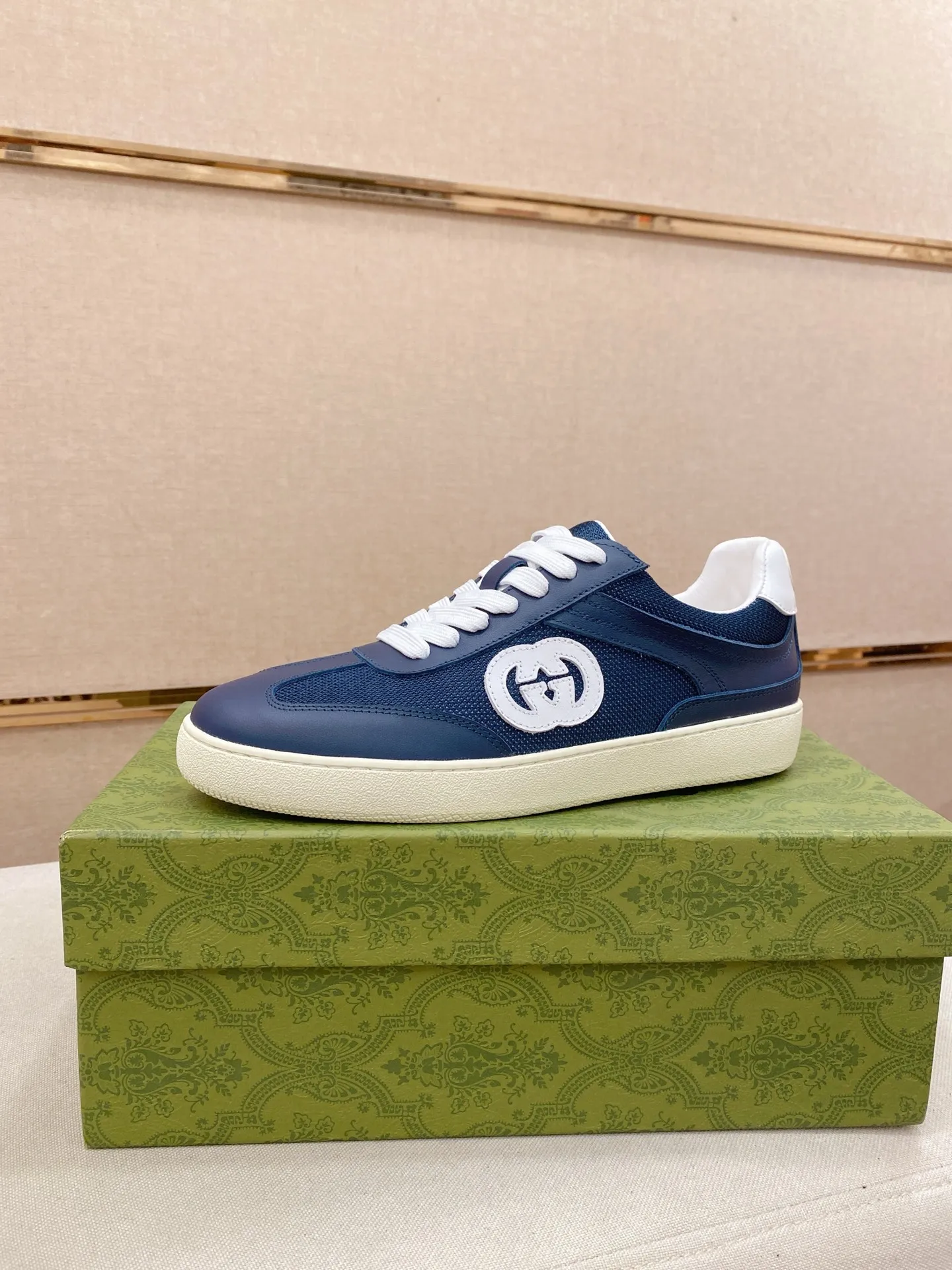 Men's clothing and shoes💰:400💰 (GUCCI) The latest model from the official website🎁🎁Casual and fashionable men's shoes👟, hot style💥The version is simple and elegant, exclusive for trendy men. The unique latest brand elements from the official website👑Original Gucci decoration, fashionable and generous, the fabric is original cowhide ✅Mesh breathable lining, the official website specifies wear-resistant casual outsole, the classic model is taken in kind at the counter🎬38-44 (can be customized for 45 non-refundable)